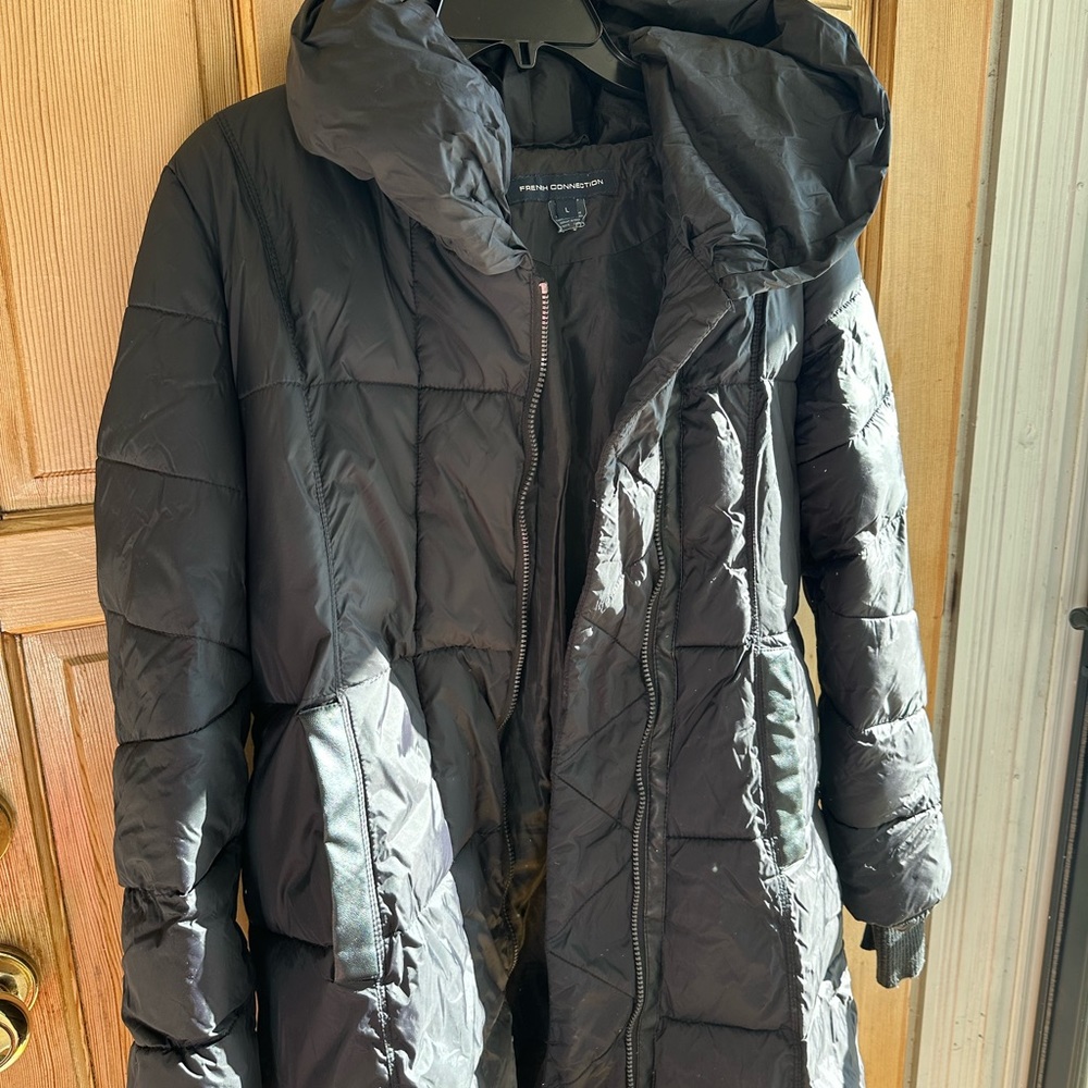 French connection black puffer coat with bow leather trim on pockets. Size lg